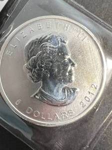 1 TROY OZ .9999 FINE SILVER 2012 CANADIAN MAPLE LEAF