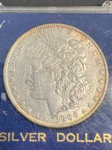 1886 US MORGAN SILVER DOLLAR IN CASE
