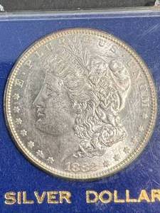 1882-S US MORGAN SILVER DOLLAR IN CASE
