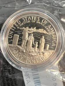 1986 US STATUE OF LIBERTY COMMEM HALF DOLLAR UNC
