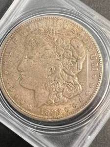 1921-S US MORGAN SILVER DOLLAR IN CASE