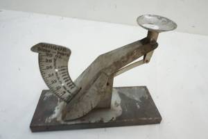 Vintage Unique Egg Scale