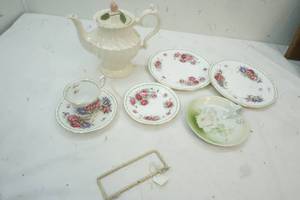 Queens Sweet Pea dishes, ceramic pot