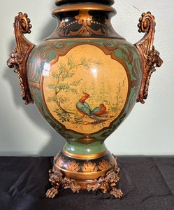 lot 129 image: Decorative Clawfoot Urn