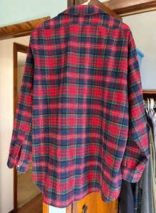 lot 150 image: Pendleton Plaid Button Up Shirt