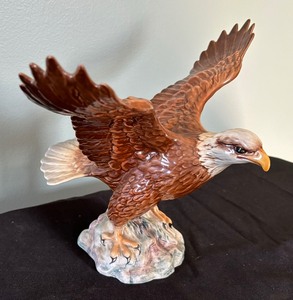lot 158 image: Beautiful Eagle Decor by Beswick