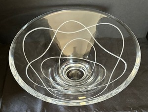 lot 166 image: Swirled Nambe Bowl