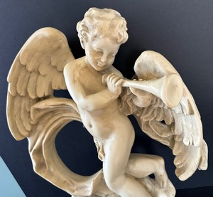 lot 167 image: Angelic Decor
