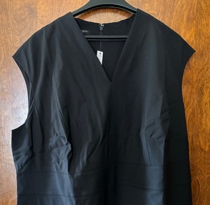 lot 170 image: New Talbots Black Dress