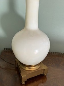 lot 101A image: Vintage Elegant Table Lamp
