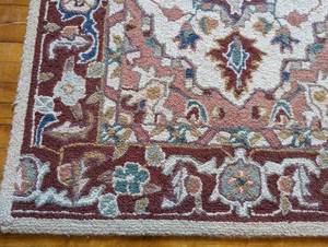 lot 62 image: Safavieh Chelsea Accent Rug