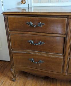 lot 52 image: Vintage French Provincial Style Dresser
