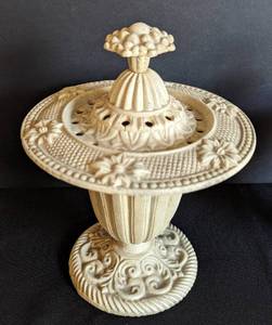 lot 55 image: Pair of Hen Feathers Painted Iron Small Lidded Urns