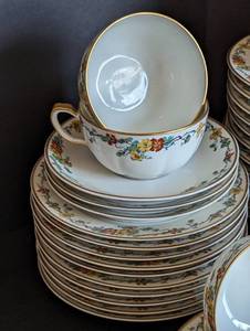 lot 56 image: Limoges Nasturtium Dish Set