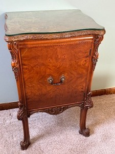 lot 21 image: Vintage French Style Bed Side Table