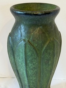 lot 23 image: Vintage Pottery Vase