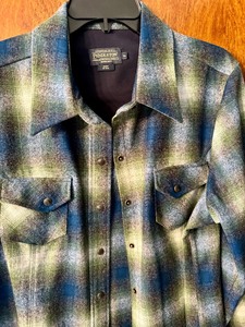 lot 39 image: Womens New Pendelton Plaid Wool Shirt