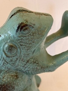 lot 38 image: Metal Frog Figurine