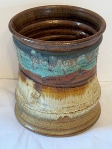 lot 37 image: Artisan Pottery Utensil Crock  Vase