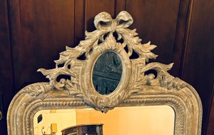 lot 317 image: Lovely and Large Decorative Wall Mirror