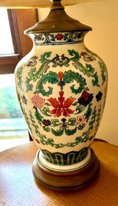lot 322 image: Vintage Table Lamp