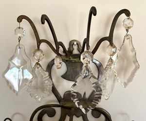 lot 336 image: Dazzling Wall Mount Candle Holder with Dangling Prisms