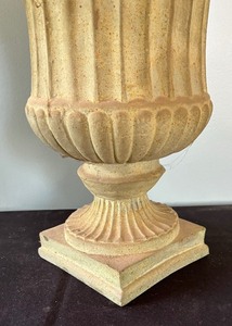 lot 338 image: Pretty Planter