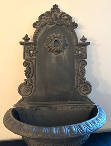 lot 344 image: Vintage Metal Water Fountain Decor