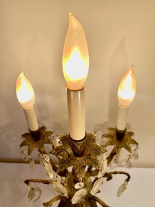 lot 252 image: Vintage Four Arm Brass Candelabra Lamp