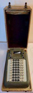 lot 255 image: Vintage  1940s Victor Adding Machine