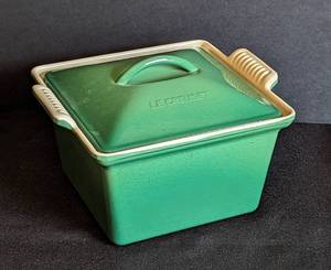 lot 68 image: Small Square Le Creuset Casserole Dish