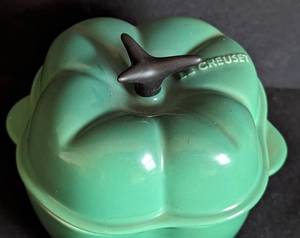lot 70 image: Small Le Creuset Bell Pepper Dish