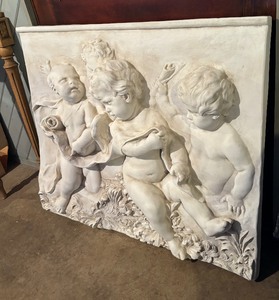lot 357 image: Angelic Cherub Decor