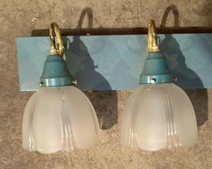 lot 364 image: Pretty Vintage Light Fixture