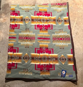 lot 368 image: Beaver State by Pendleton Blanket with Coordinating Accent Pillows