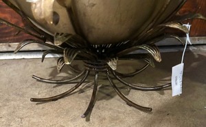 lot 372 image: Beautiful Golden Bowl Decor by Artmax