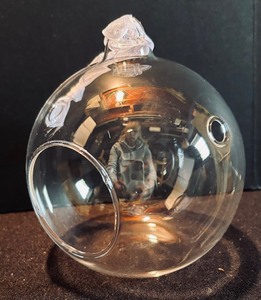 lot 389 image: Five Boxes of Clear Glass Open Back Ornaments