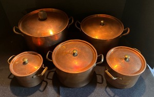lot 393 image: Five Cool Copper Pots with Lids