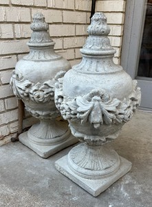 lot 406 image: Pair of Charming Cement Patio Sculptures