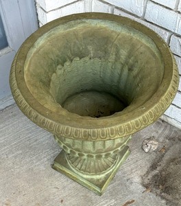 lot 407 image: Remarkable Resin Planter