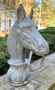 lot 412 image: Cement Horse Head Sculpture