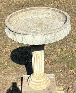 lot 417 image: Lovely Cement Bird Bath