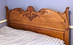 lot 78 image: Vintage Carved Wood Full Size Headboard