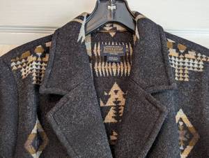 lot 87 image: New Pendleton Womens Grey Southwest Design Wool Coat