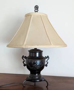 lot 91 image: Vintage Bronze Tiger Table Lamp