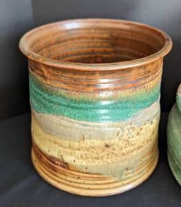 lot 216 image: Colorful Decorative Artisan Pottery Items