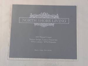 lot 123 image: North Shore Living Queen 3pc Duvet Set