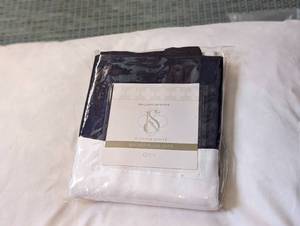 lot 205 image: Pair of Ballard Designs Seafarer Accent Pillows