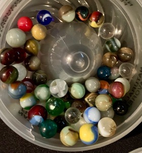 lot 288 image: Amazing Vintage Marbles and Shooters