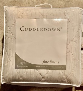 lot 272 image: Variety of New Cuddledown Linens